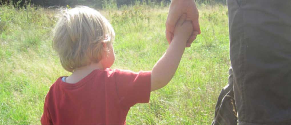 Waldkindergarten - Vater mit Kind